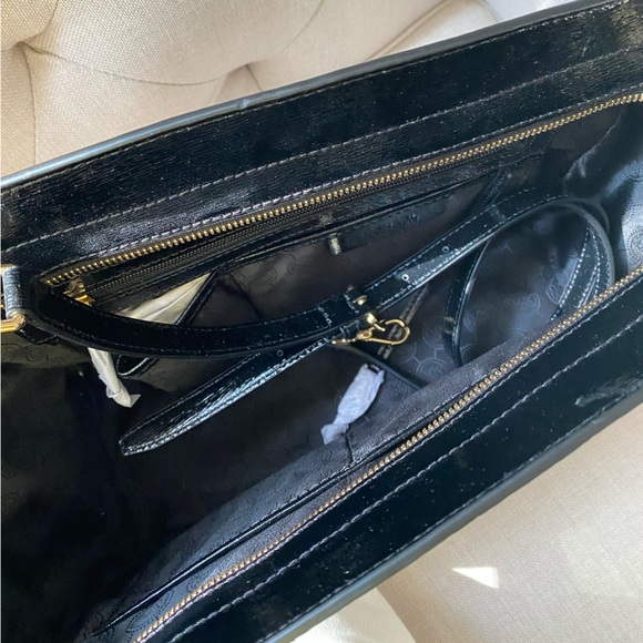 NEW Michael Kors Women's Selma Large Top Zip Satchel Handbag Black Gold - Picture 2 of 5